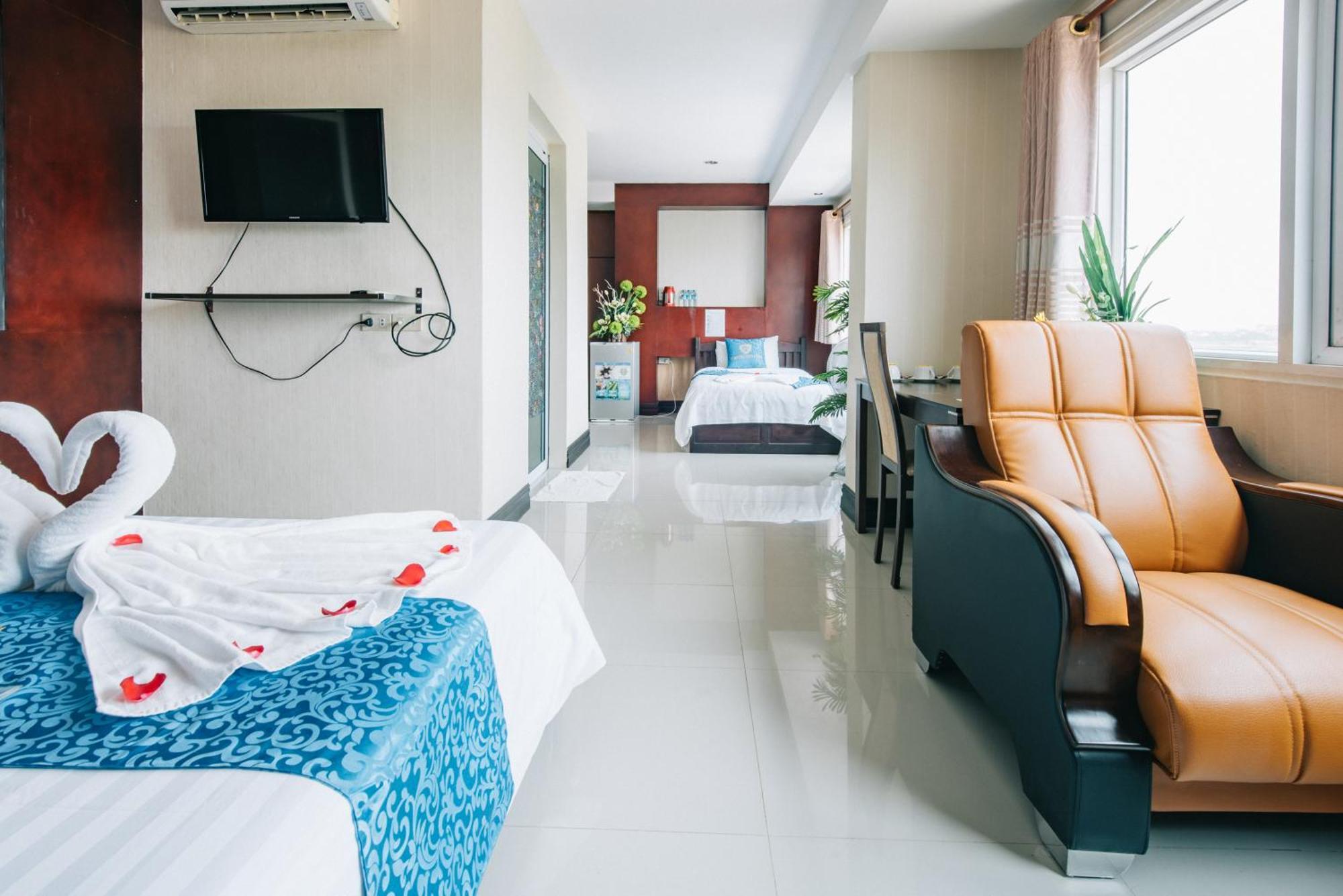 V Hotel Vientiane Exterior photo