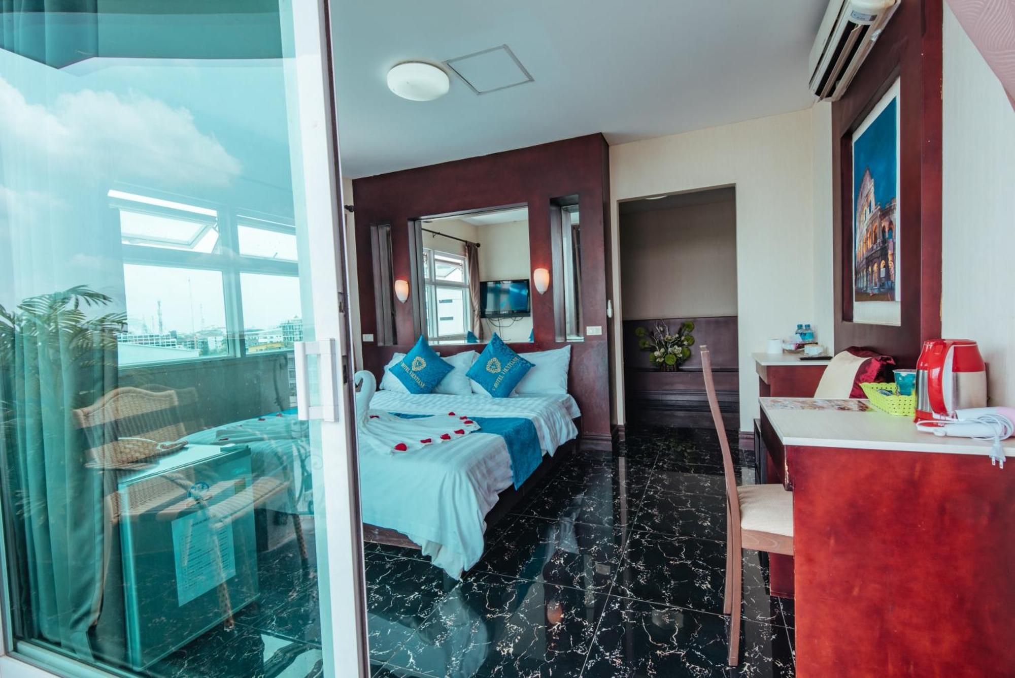 V Hotel Vientiane Exterior photo