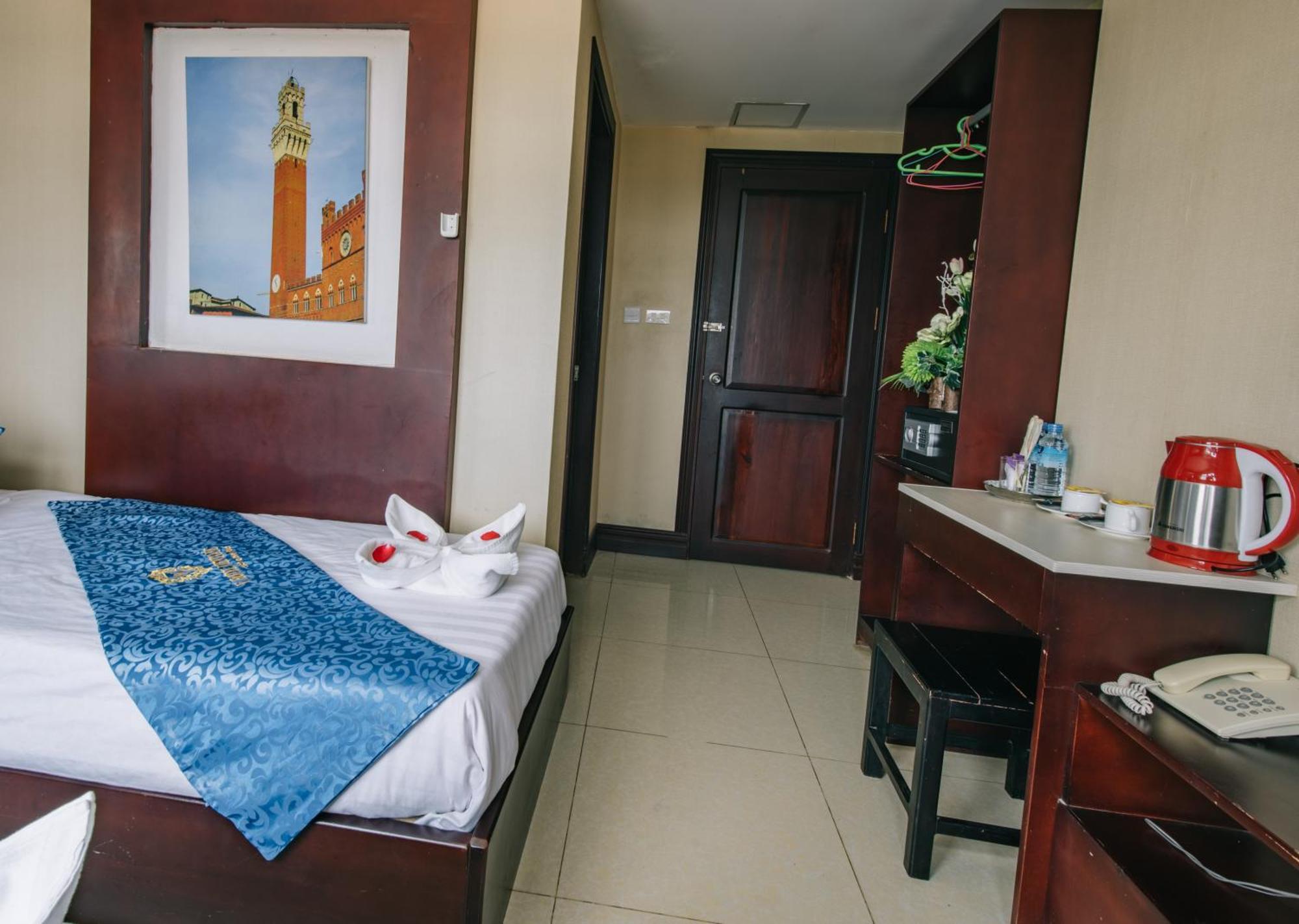V Hotel Vientiane Exterior photo